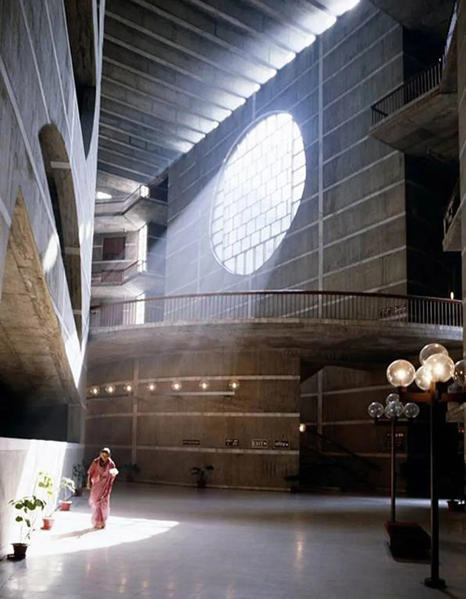 Architectural lighting design transforms modern building interiors and exteriors
