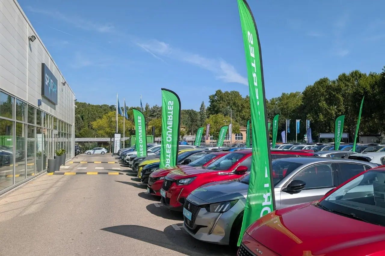 Automakers launch major price cuts and free leasing offers ahead of September 2026 open house events