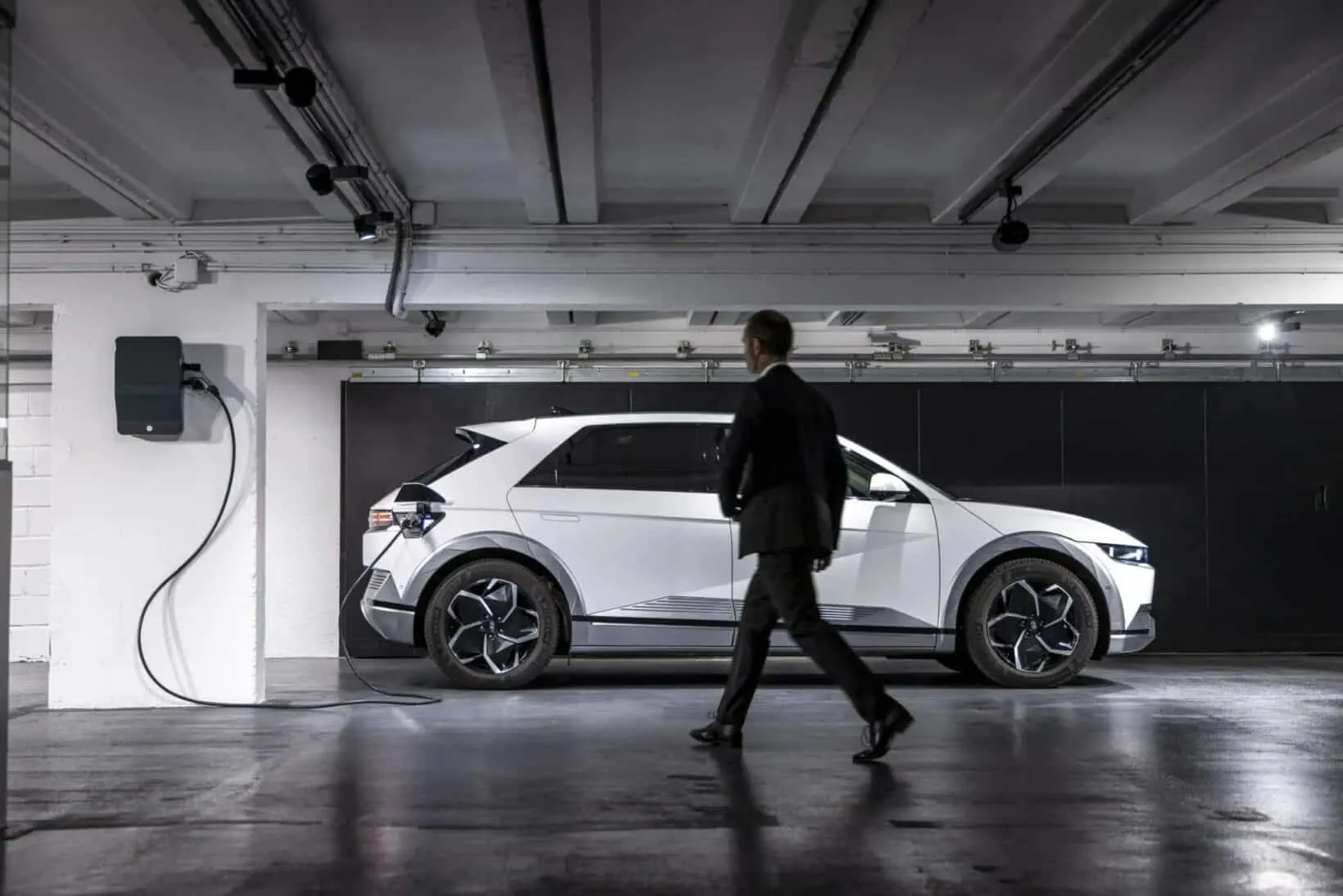 Corporate electric fleets managed without dedicated software tools according to recent industry barometers