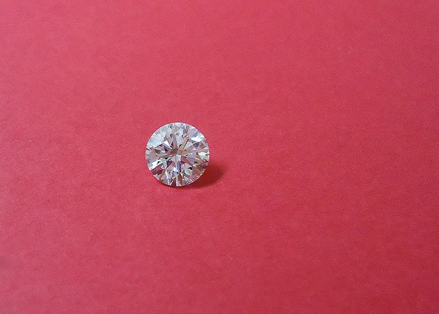 Explanation of carat as the standard unit of mass for measuring gemstones and pearls