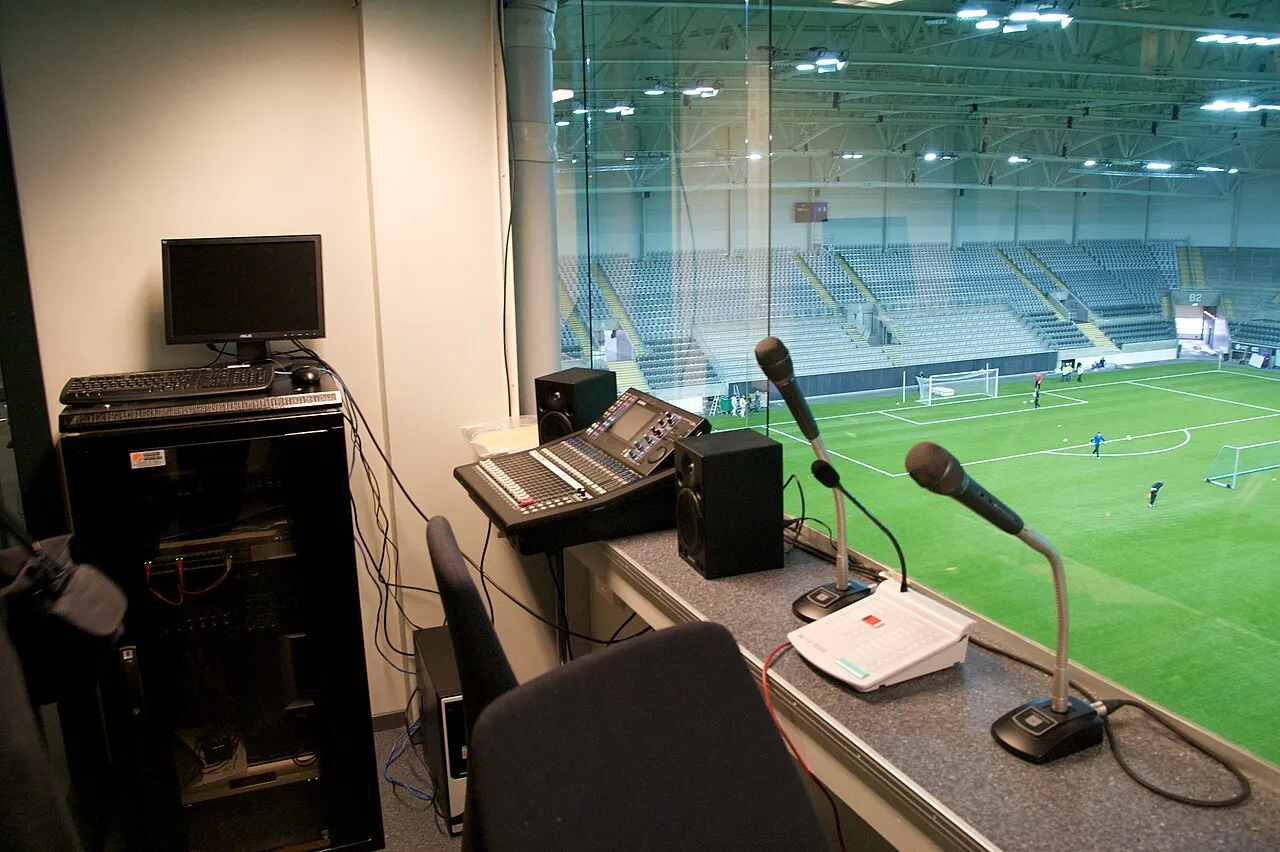 Explanation of sports radio evolution from early networks to digital platforms