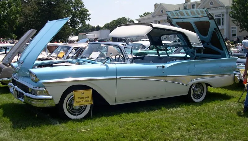 Ford Fairlane 500 Skyliner showcases revolutionary retractable hardtop design in the 1950s