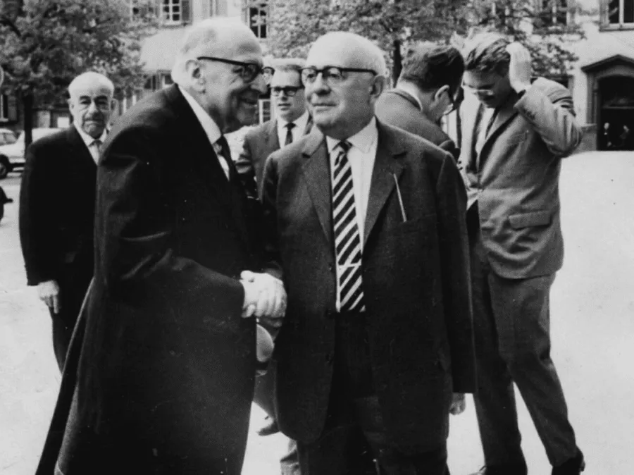 Comprehensive profile of the Frankfurt School, its history, and development of critical theory