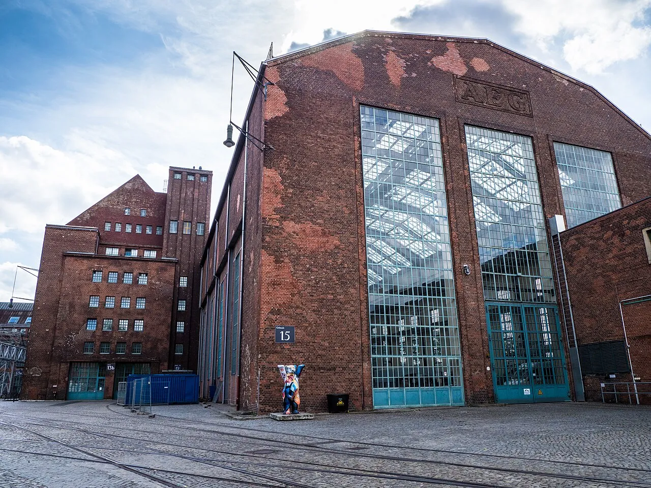 Historical overview of German electrical manufacturing pioneer AEG and its global impact