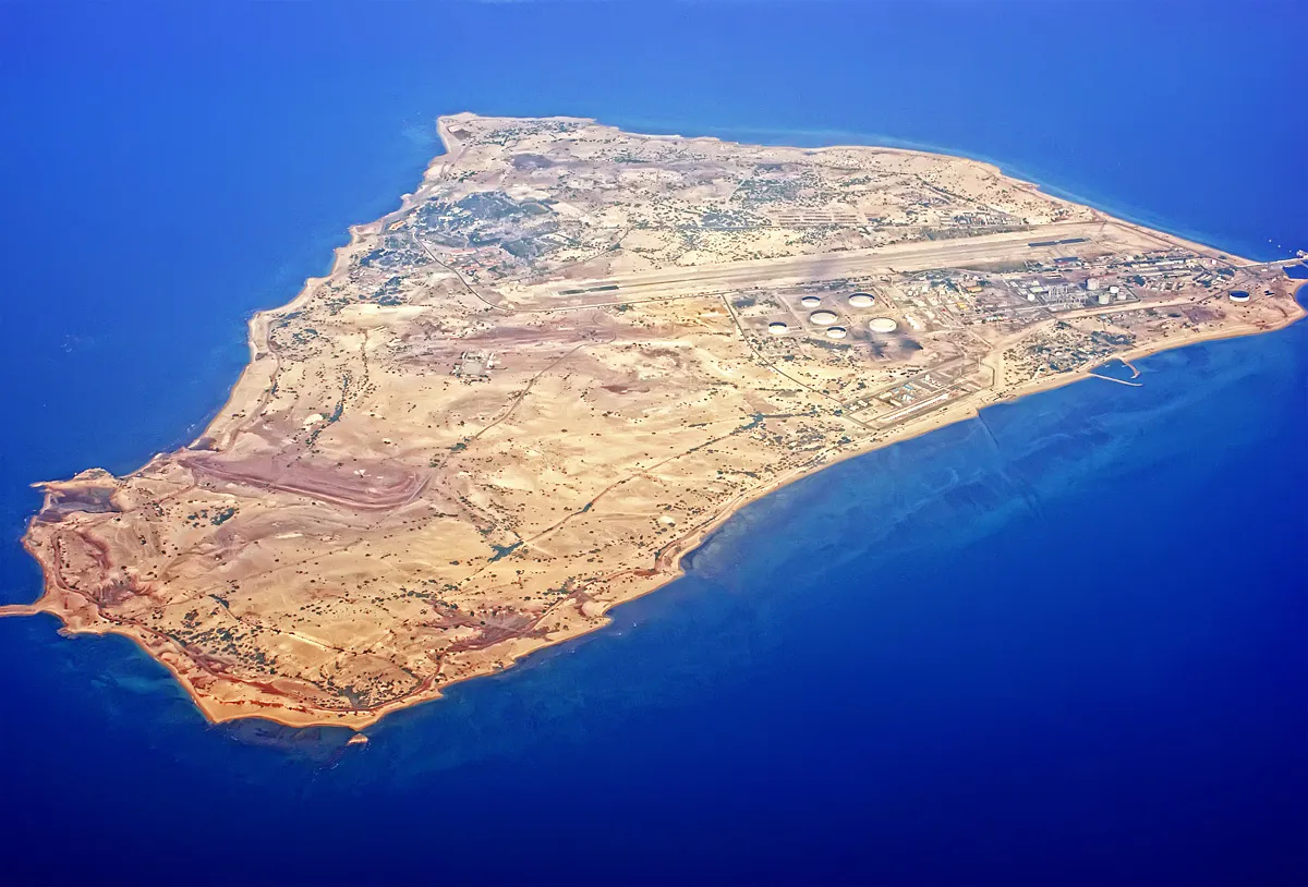 Sirri Island showcases extreme Persian Gulf summer heat and vital Iranian oil infrastructure