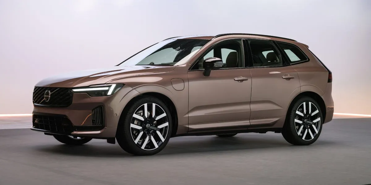 Volvo unveils new long-range plug-in hybrid XC60 and XC90 SUVs